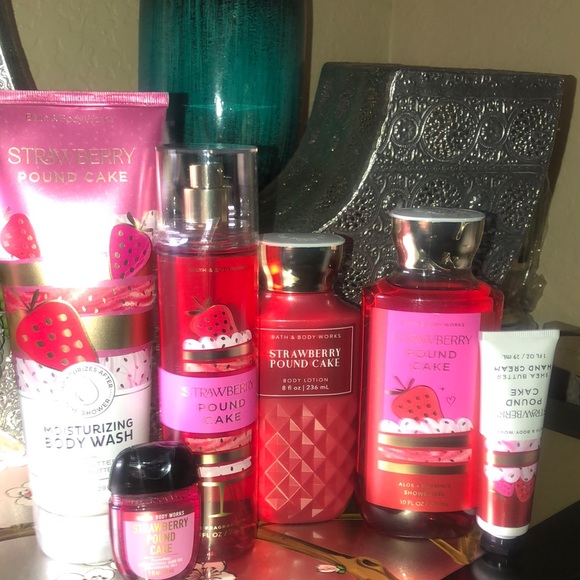 Bath and bodyworks signature collection Strawberry pound cake gift set